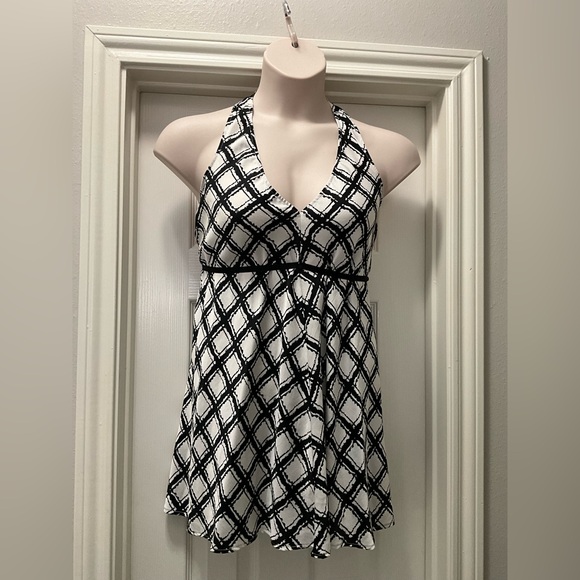 NYC HALTER TUNIC OR DRESS - Picture 2 of 4